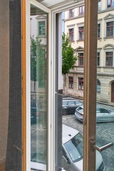 Apartment Luxus Im Zentrum Fuer 6 Personen Mit 3 Zimmern, Balkon, Parkplatz, Wlan Dresden