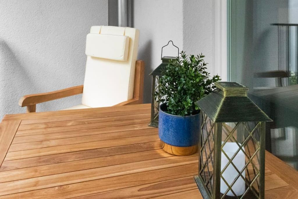 Luxus Im Zentrum Fuer 6 Personen Mit 3 Zimmern, Balkon, Parkplatz, Wlan