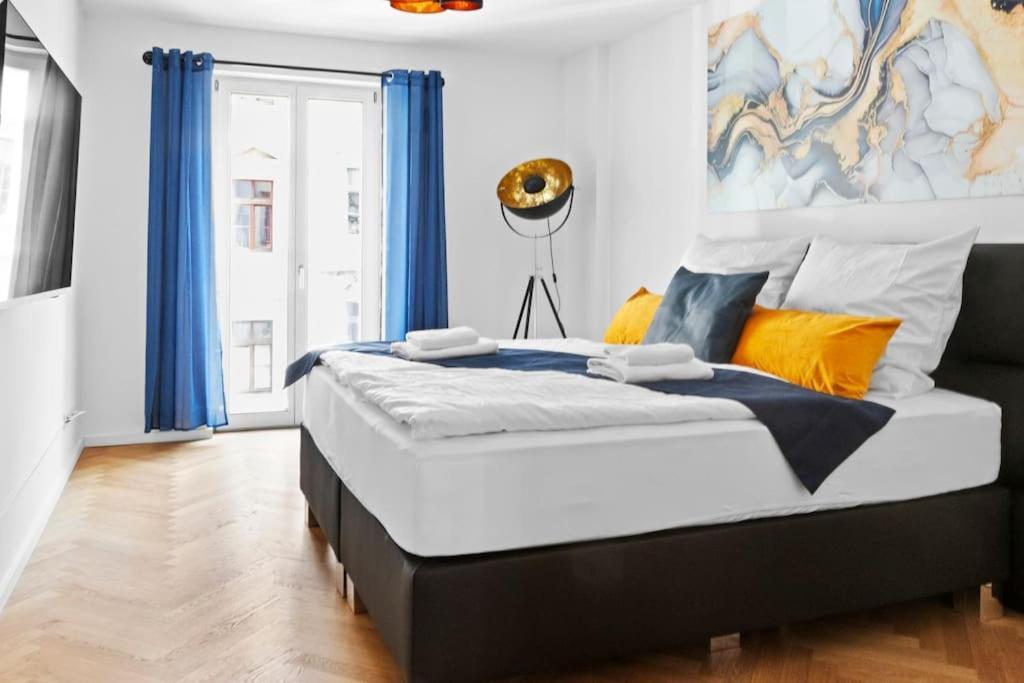 Luxus Im Zentrum Fuer 6 Personen Mit 3 Zimmern, Balkon, Parkplatz, Wlan