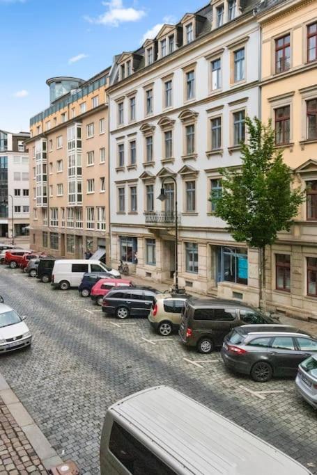 Luxus Im Zentrum Fuer 6 Personen Mit 3 Zimmern, Balkon, Parkplatz, Wlan Apartment *