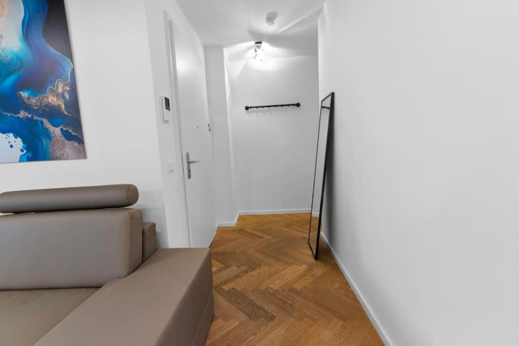 Apartment Luxus Im Zentrum Fuer 6 Personen Mit 3 Zimmern, Balkon, Parkplatz, Wlan *