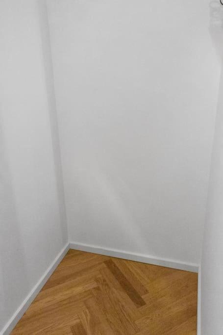 Luxus Im Zentrum Fuer 6 Personen Mit 3 Zimmern, Balkon, Parkplatz, Wlan * Dresden