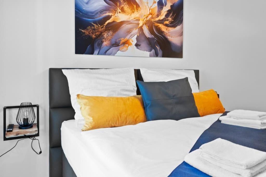 Luxus Im Zentrum Fuer 6 Personen Mit 3 Zimmern, Balkon, Parkplatz, Wlan Apartment Dresden