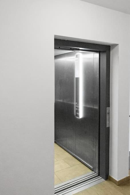 Luxus Im Zentrum Fuer 6 Personen Mit 3 Zimmern, Balkon, Parkplatz, Wlan Dresden
