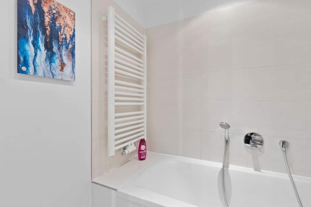 Luxus Im Zentrum Fuer 6 Personen Mit 3 Zimmern, Balkon, Parkplatz, Wlan * Dresden