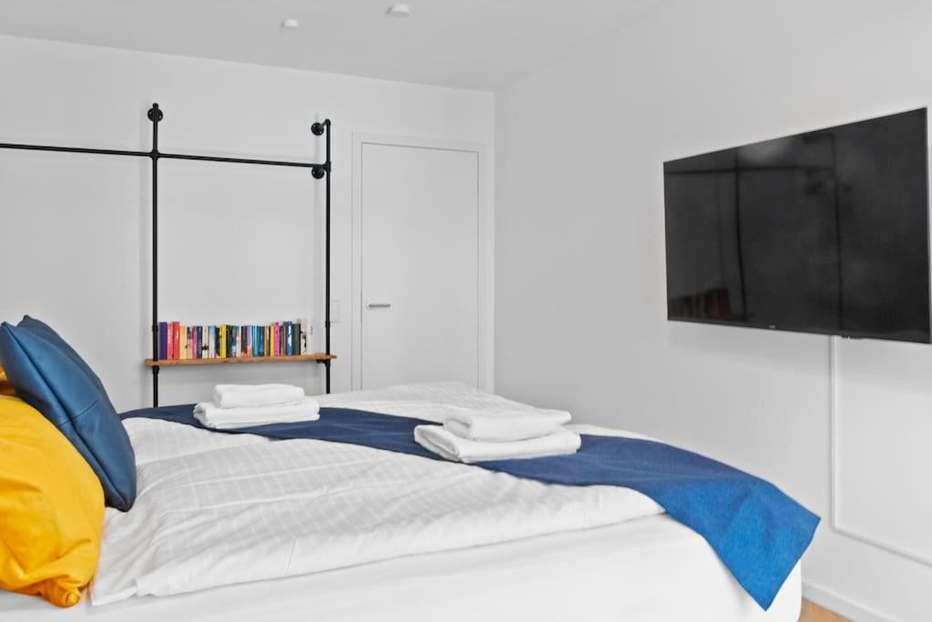 Luxus Im Zentrum Fuer 6 Personen Mit 3 Zimmern, Balkon, Parkplatz, Wlan