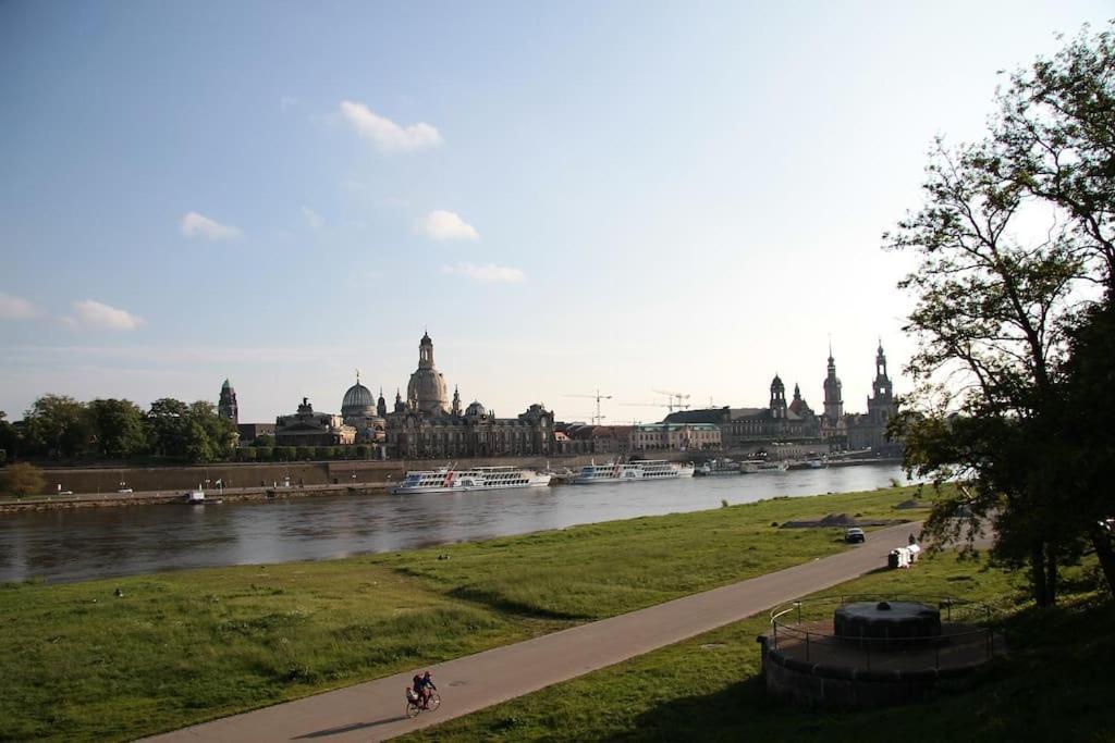Luxus Im Zentrum Fuer 6 Personen Mit 3 Zimmern, Balkon, Parkplatz, Wlan Apartment *