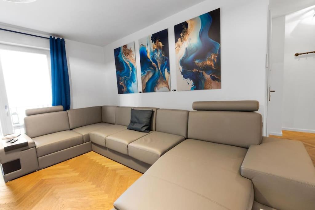 Luxus Im Zentrum Fuer 6 Personen Mit 3 Zimmern, Balkon, Parkplatz, Wlan *
