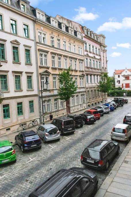 Luxus Im Zentrum Fuer 6 Personen Mit 3 Zimmern, Balkon, Parkplatz, Wlan