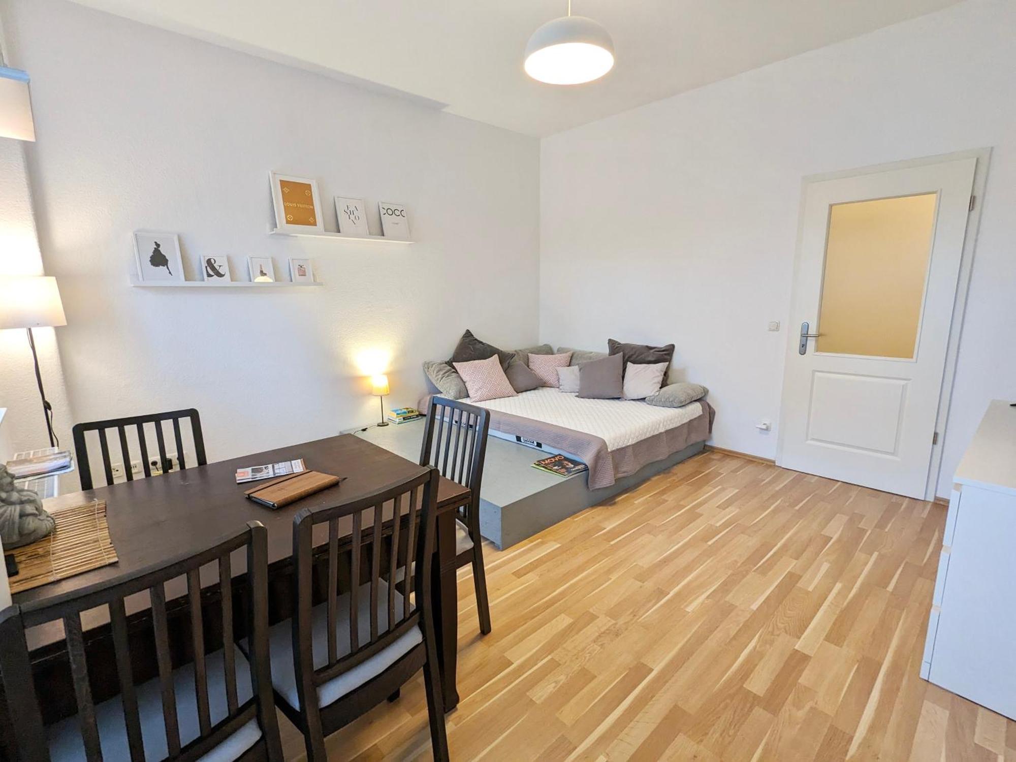 Helles Geraeumiges Appartement - 10 Min Zur Neustadt - Kostenloses Parken - Dresden365 Apartment *