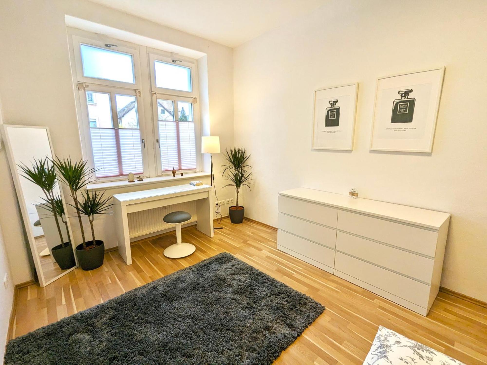 Helles Geraeumiges Appartement - 10 Min Zur Neustadt - Kostenloses Parken - Dresden365 *