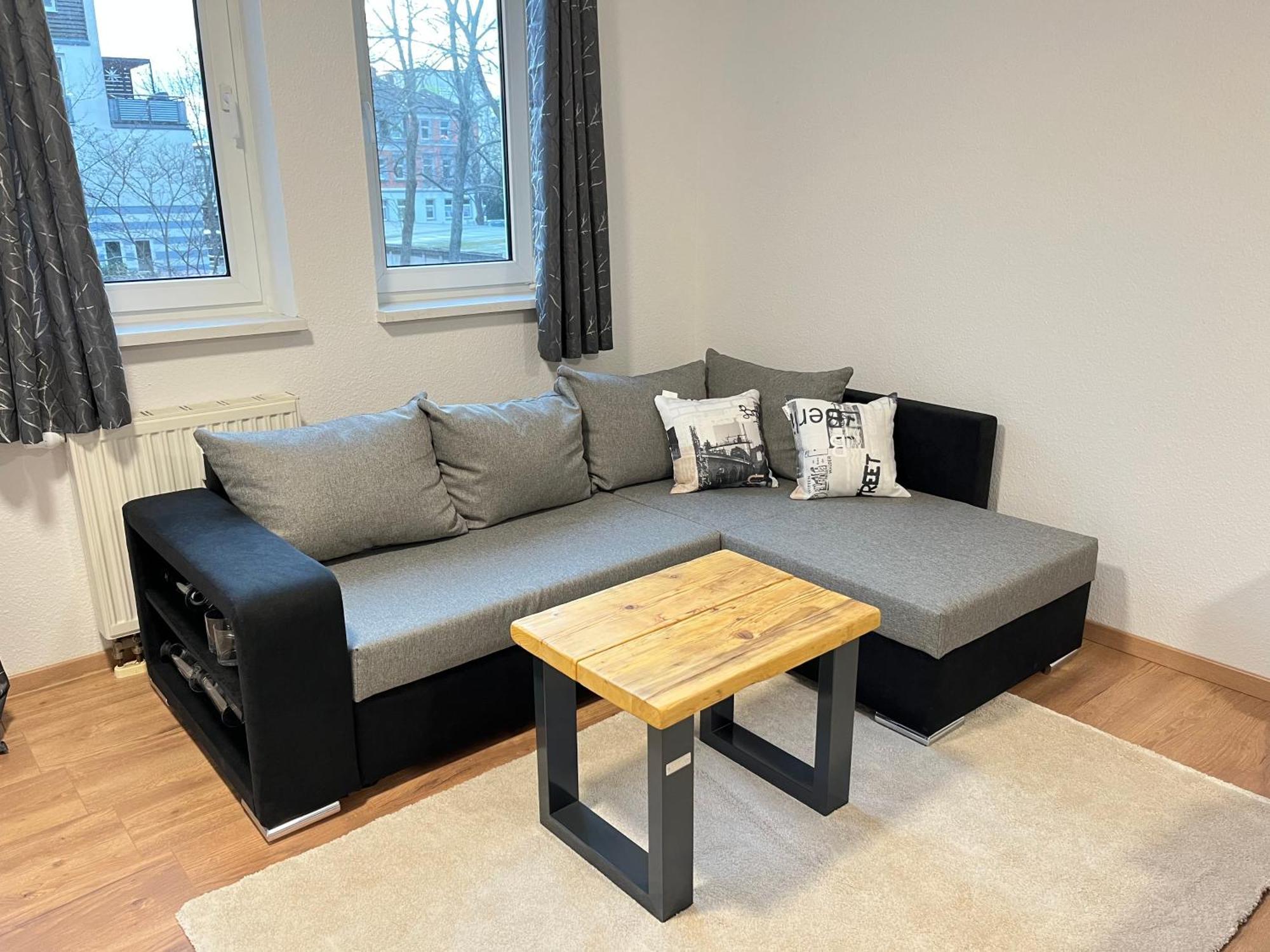 An Der Elbe Mit Balkon, Kueche Und Netflix Appartement *
