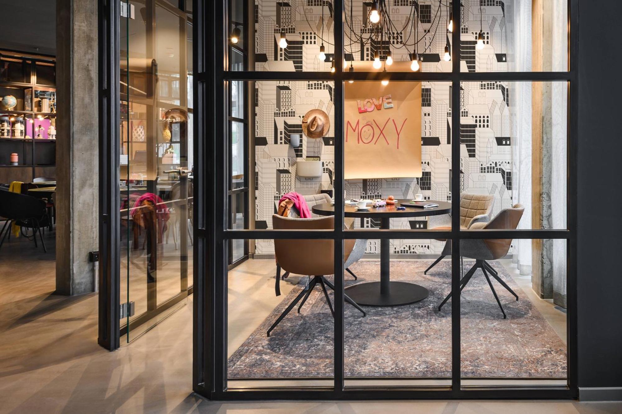 Hotel Moxy Neustadt 3*