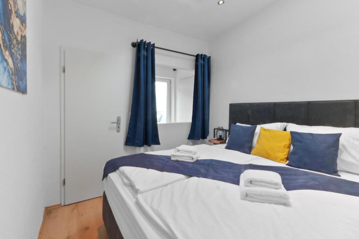 Exclusive Bungalow! 4 Rooms, 8 People, 2x Parking Apartment *