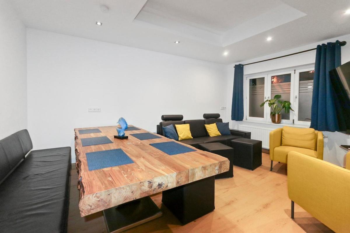 Exclusive Bungalow! 4 Rooms, 8 People, 2x Parking Apartment *