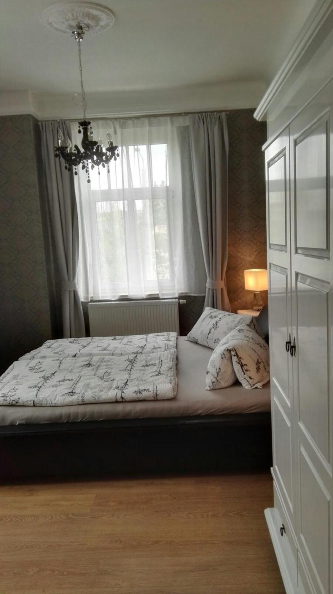 Apartment Mit 2 Baedern Und 2 Schlafzimmern Dresden