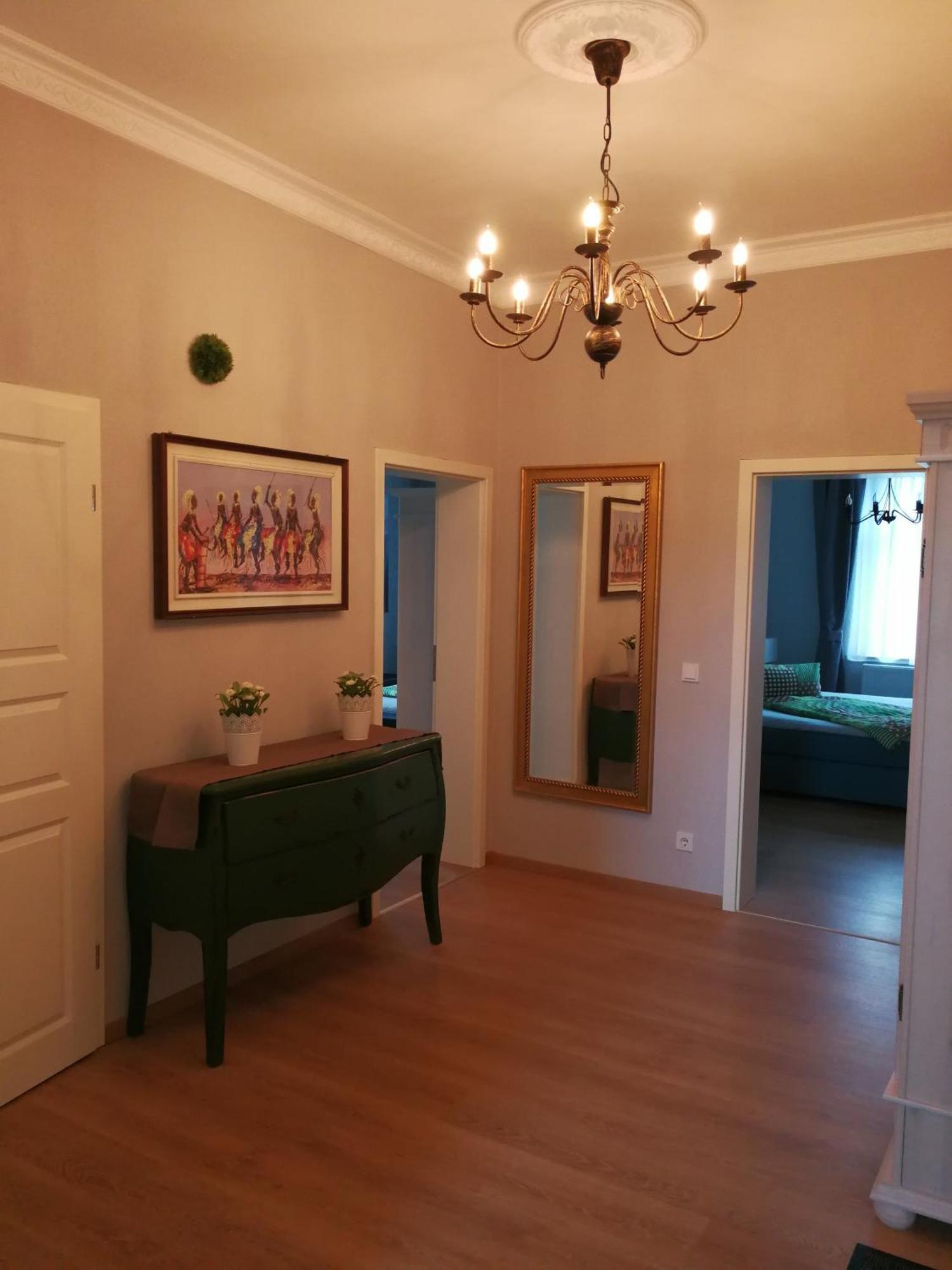 Apartment Mit 2 Baedern Und 2 Schlafzimmern Dresden
