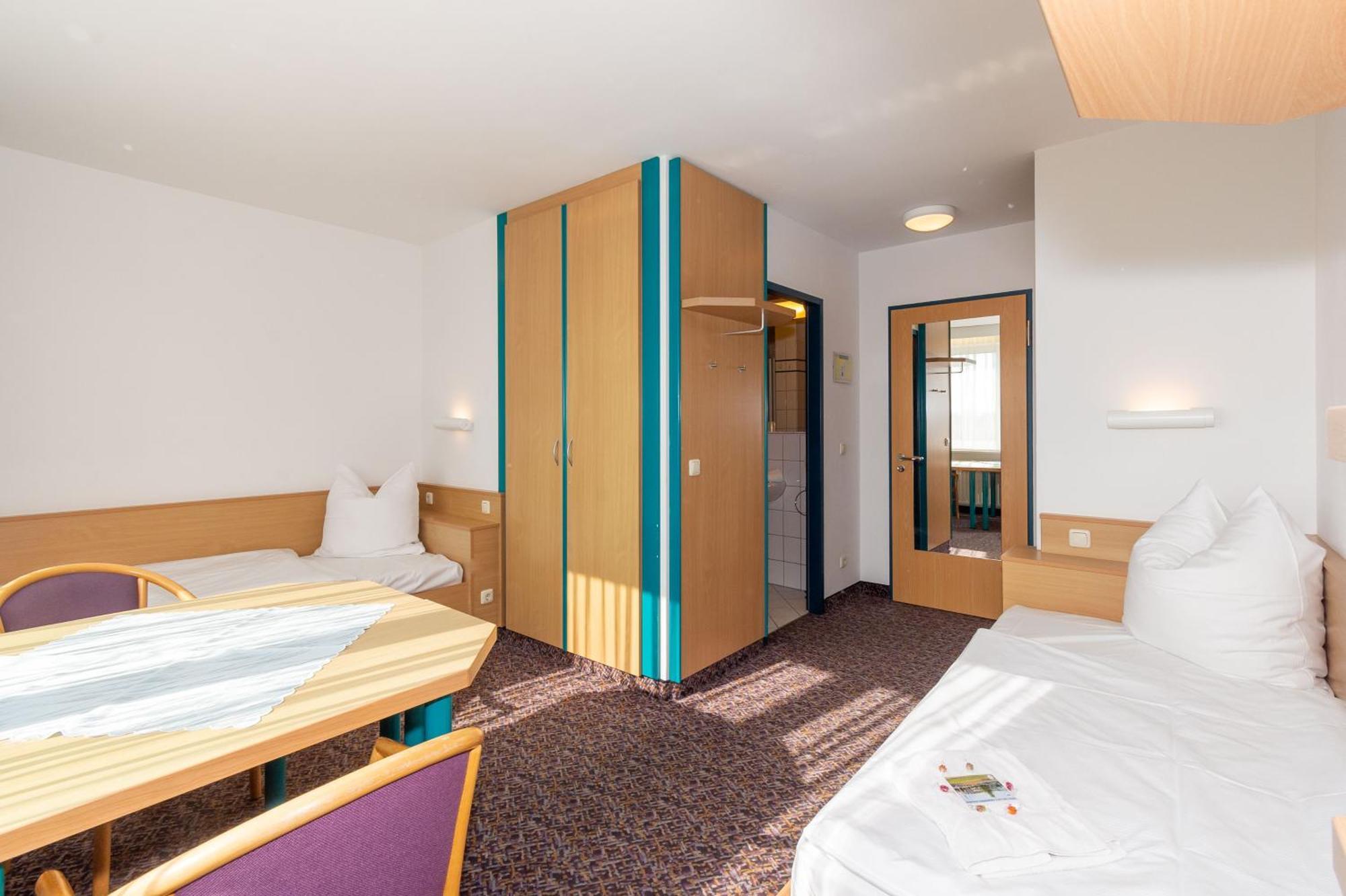 Gaestehaus Im Haus Des Kfz-gewerbes Hostel *