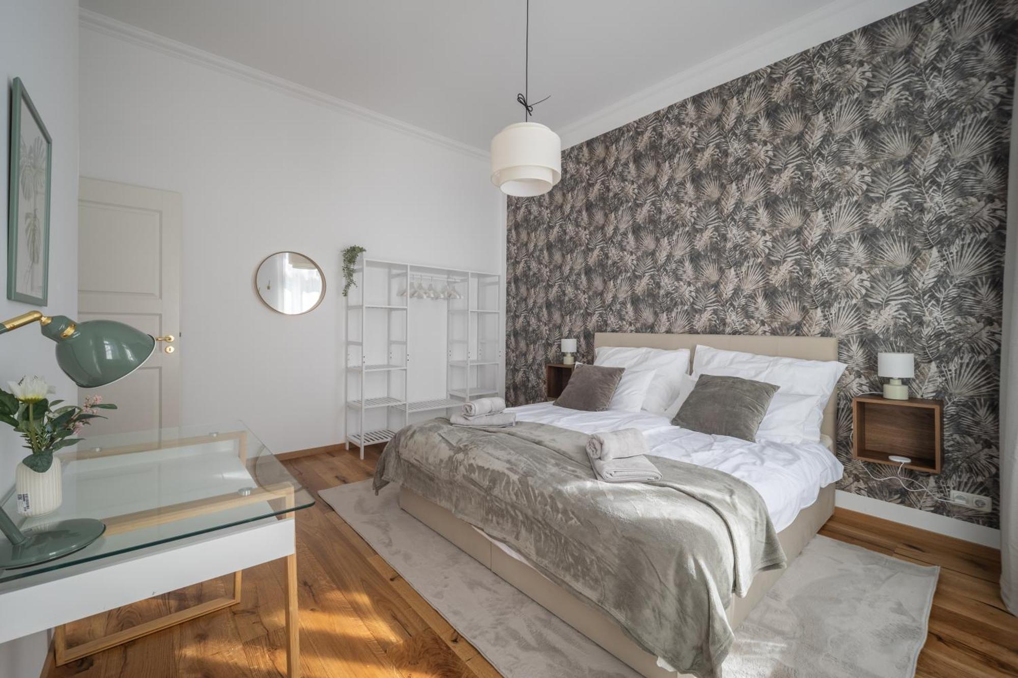 Apartment Goethe Palais Am Grossen Garten, Arbeitsplatz, Ruhig, Max 6p, Smart-tv, Eigener Parkplatz