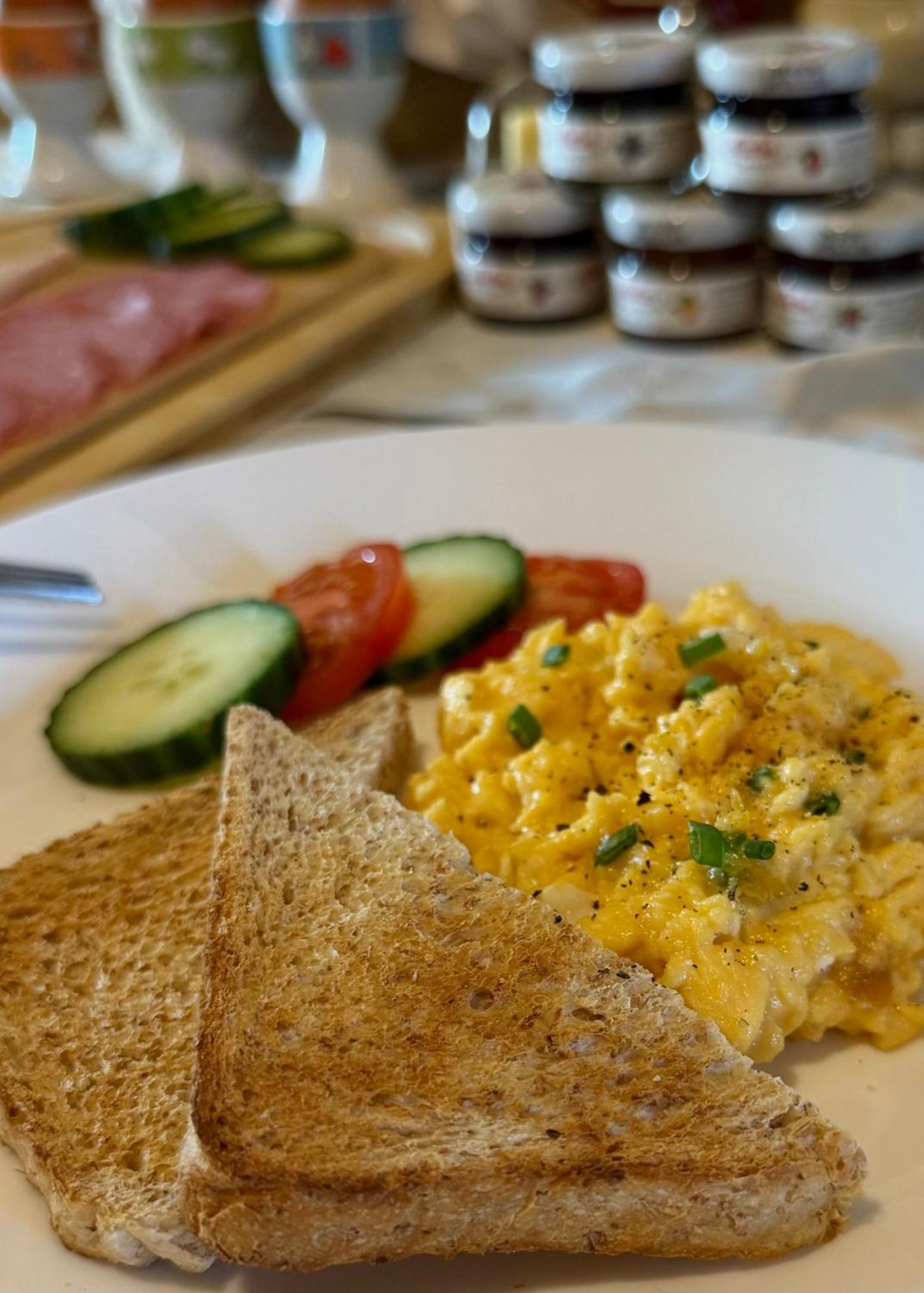 City View Apartment - Breakfast - Netflix - Free Shuttle *