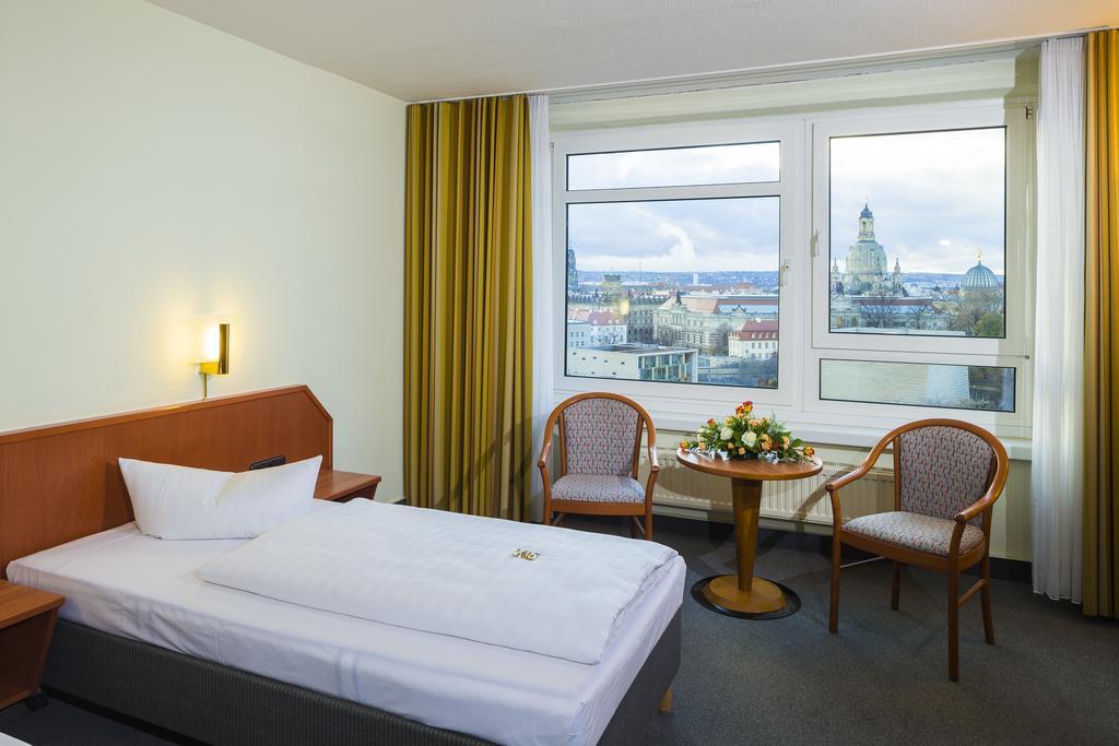 Am Terrassenufer Dresden
