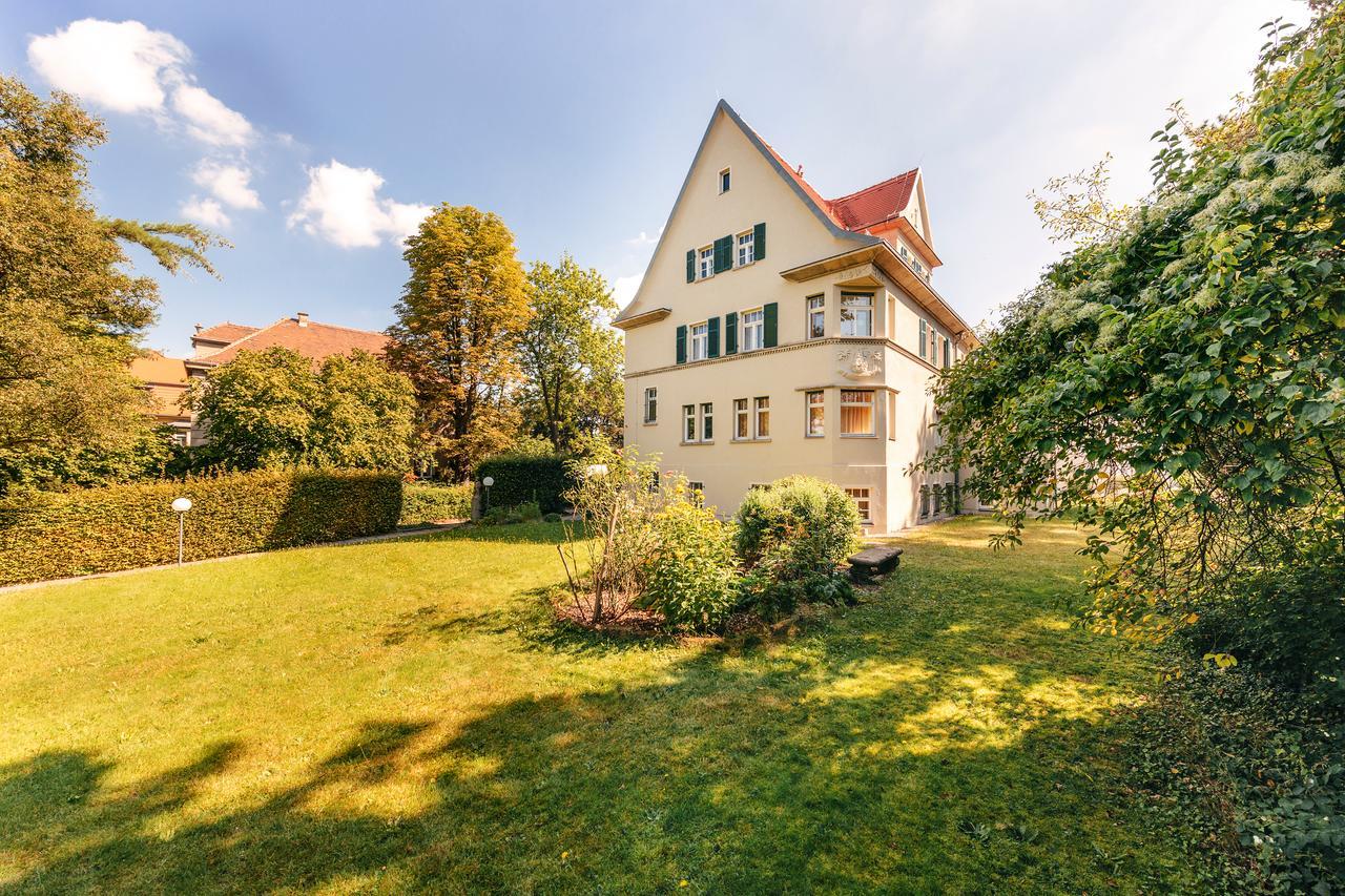 Hotel Gastehaus Einsteinstrasse 3*