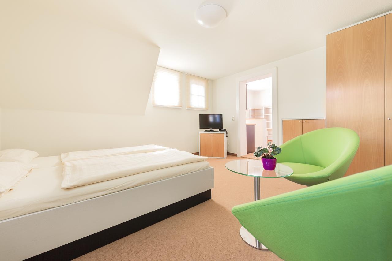 Hotel Gastehaus Einsteinstrasse 3*