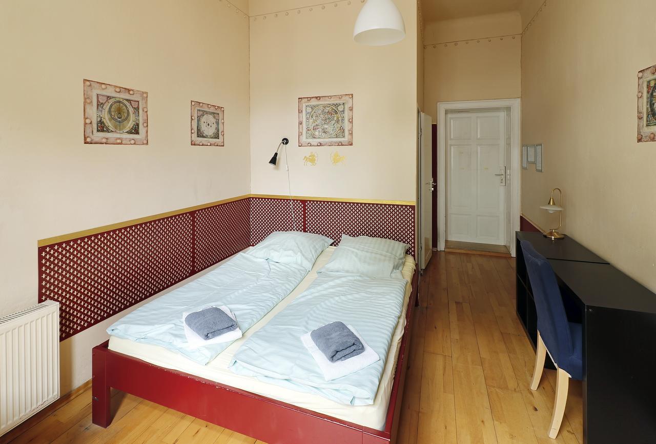 Mondpalast Hostel *