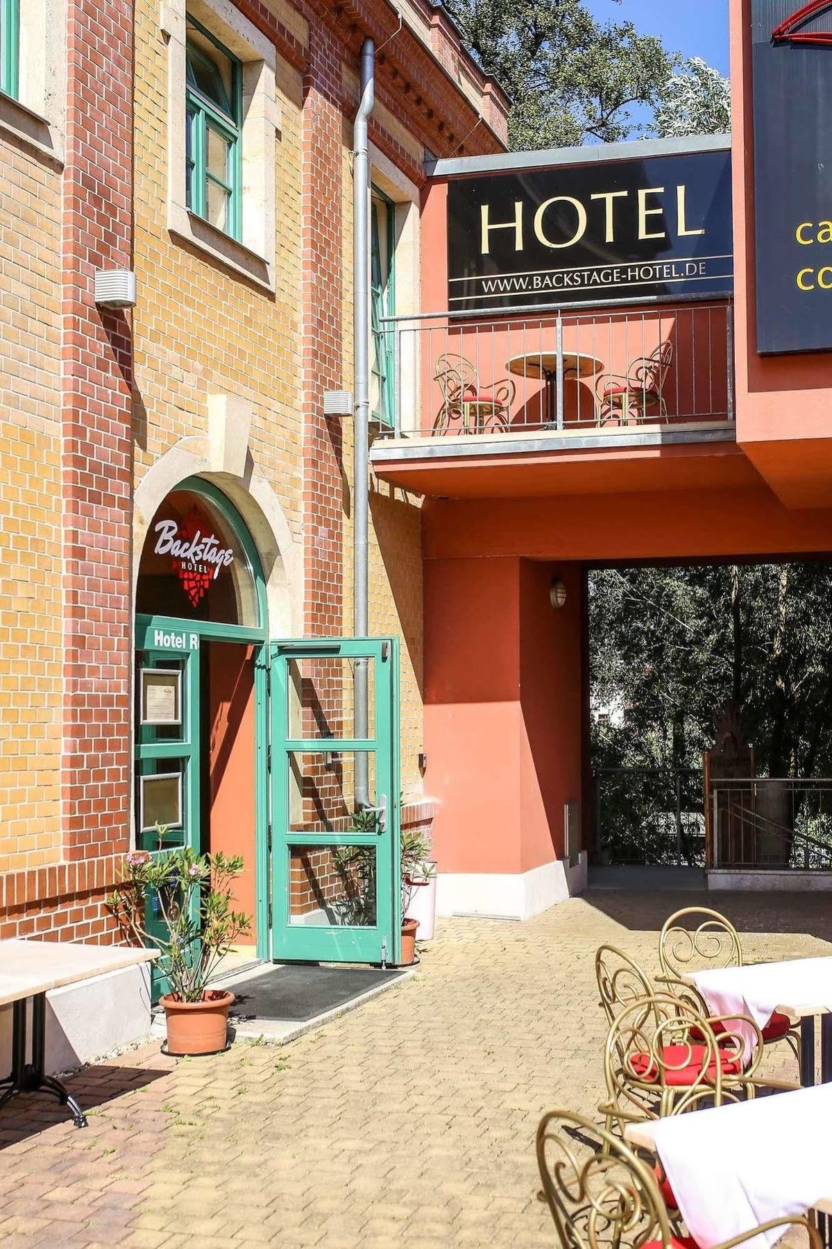 Backstage Hotel 3*