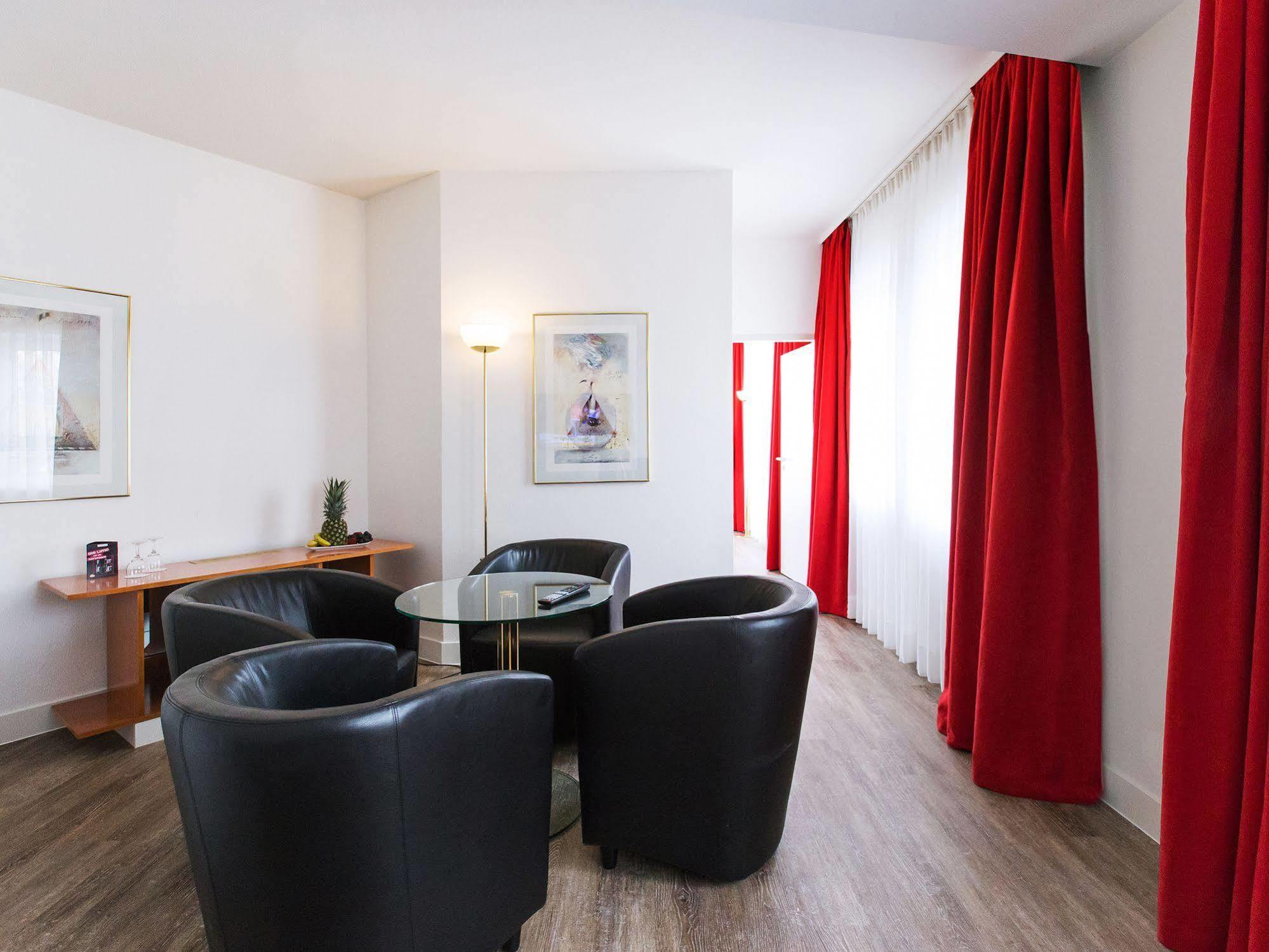 Dormero Airport Hotel 4*
