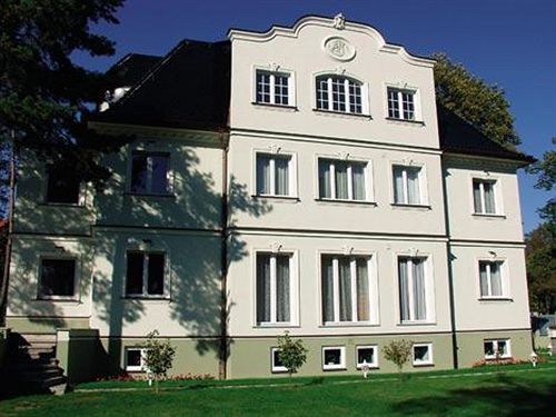 Am Waldschlösschen 2*