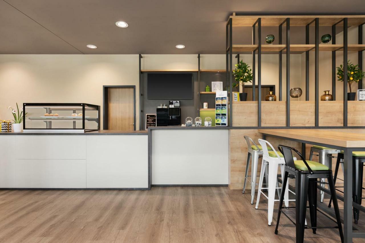 Super 8 By Wyndham Hotel