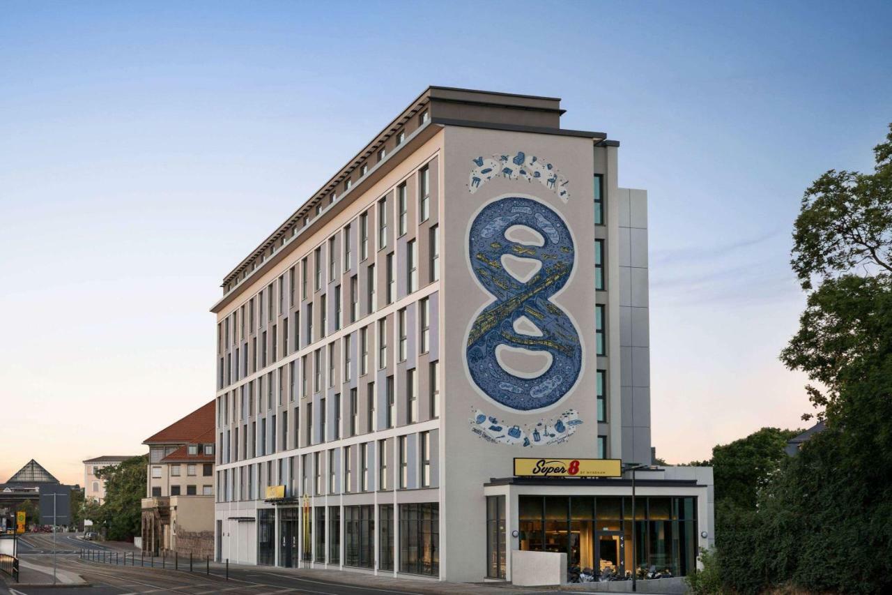 Super 8 By Wyndham Hotel