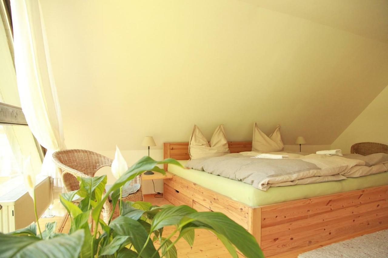 Ferienwohnung Im Kastanienhof Dresden, Buhlau Dresden