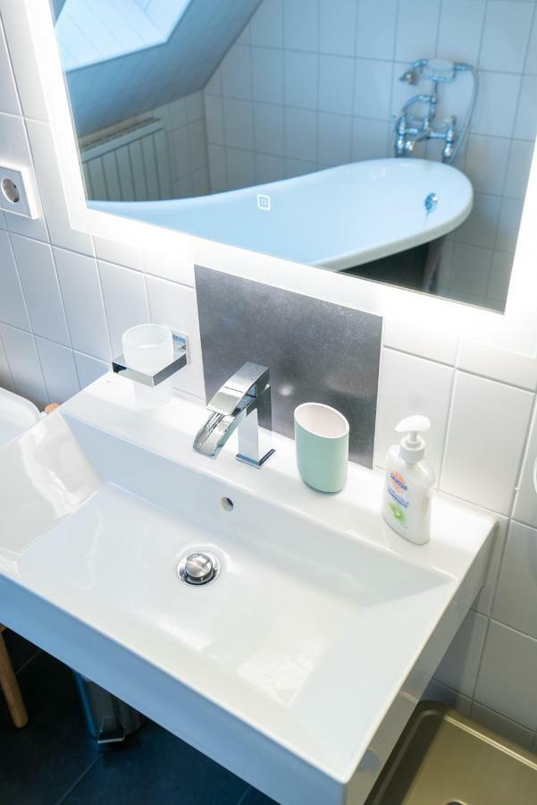 Golding - Flat 2 *