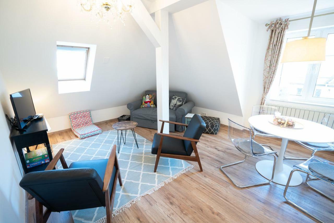 Golding - Flat 2 *