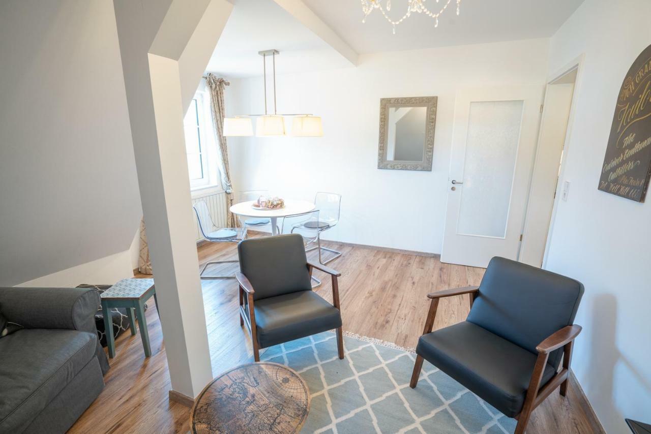 Golding - Flat 2 Apartment