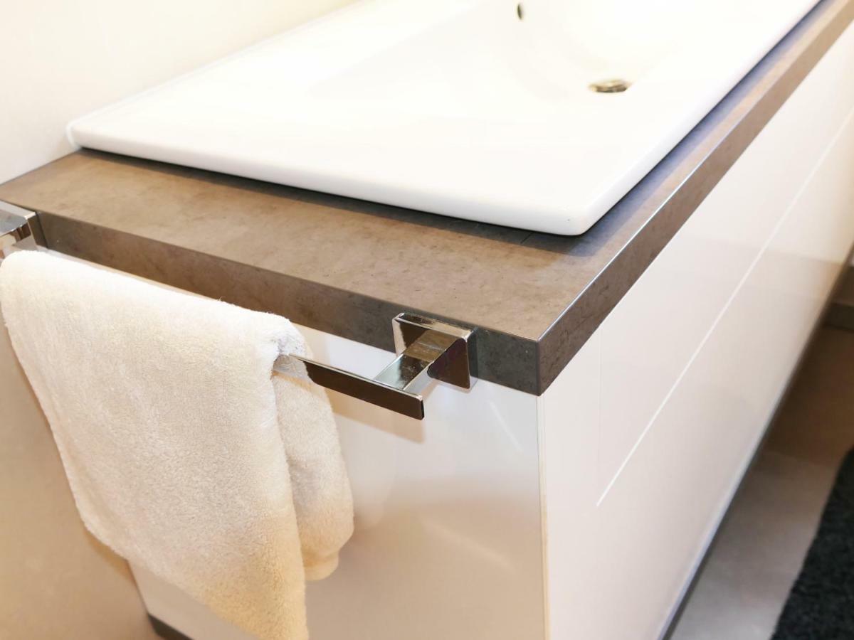 Apartment Grosses Im Zentrum Von Dresden, 2 Schlafzimmer, 2 Baeder, Balkon
