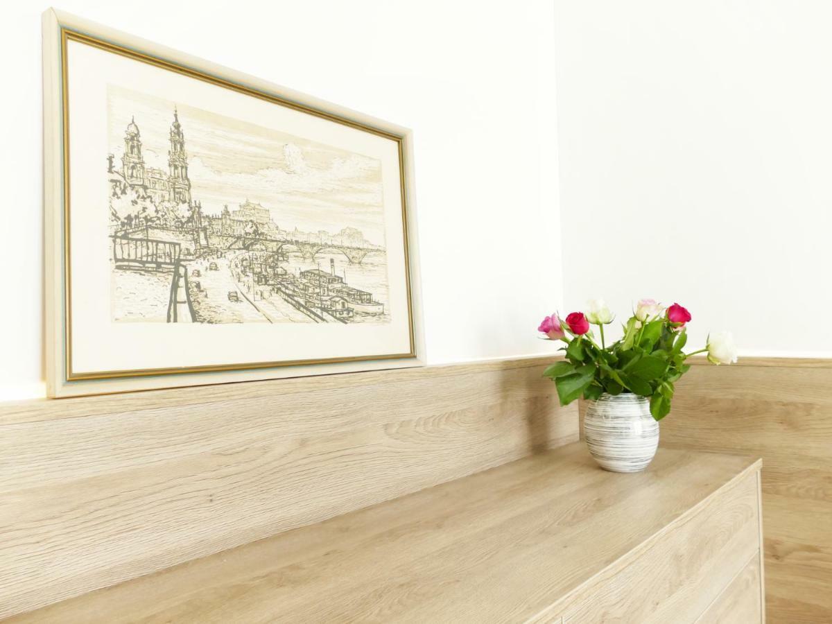Grosses Im Zentrum Von Dresden, 2 Schlafzimmer, 2 Baeder, Balkon * Dresden