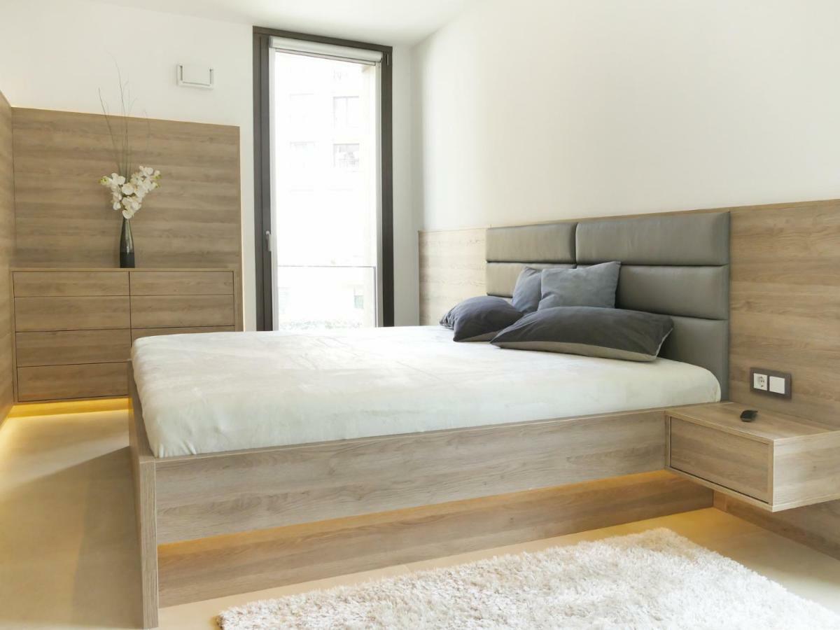 Grosses Im Zentrum Von Dresden, 2 Schlafzimmer, 2 Baeder, Balkon *