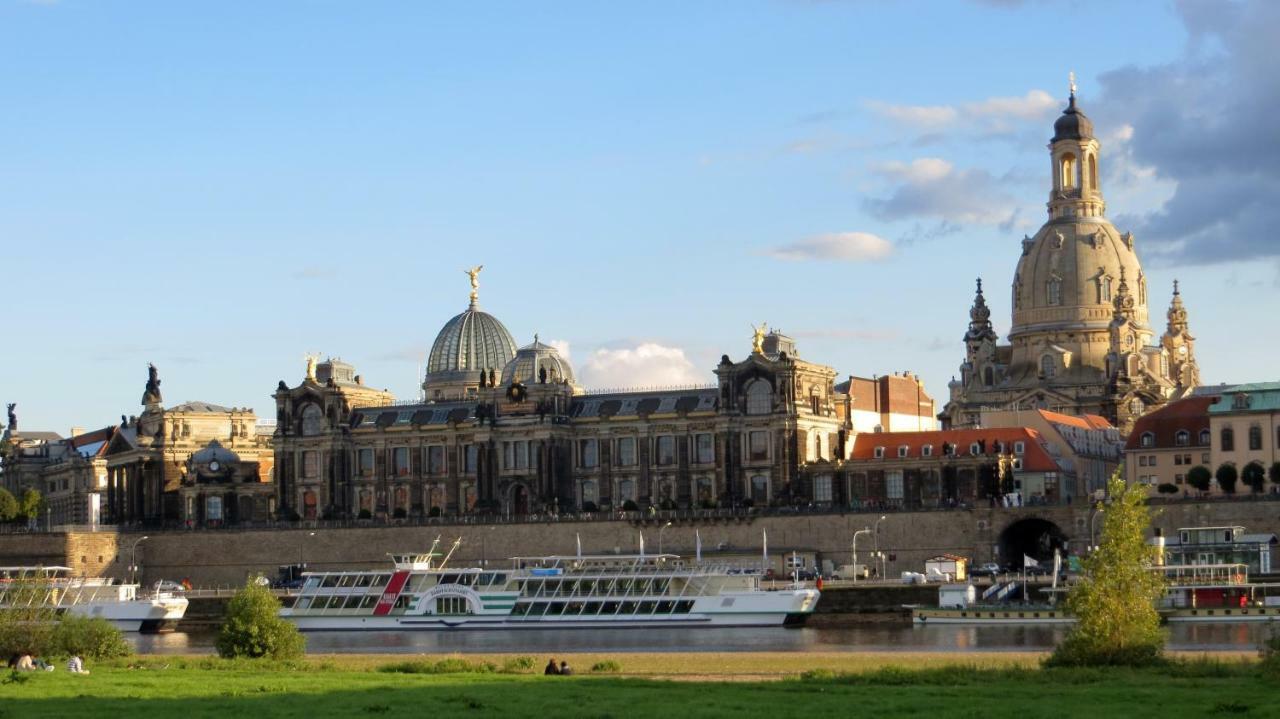 Grosses Im Zentrum Von Dresden, 2 Schlafzimmer, 2 Baeder, Balkon * Dresden