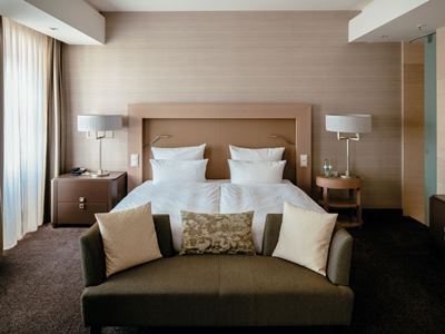 Vienna House Qf Hotel 5*
