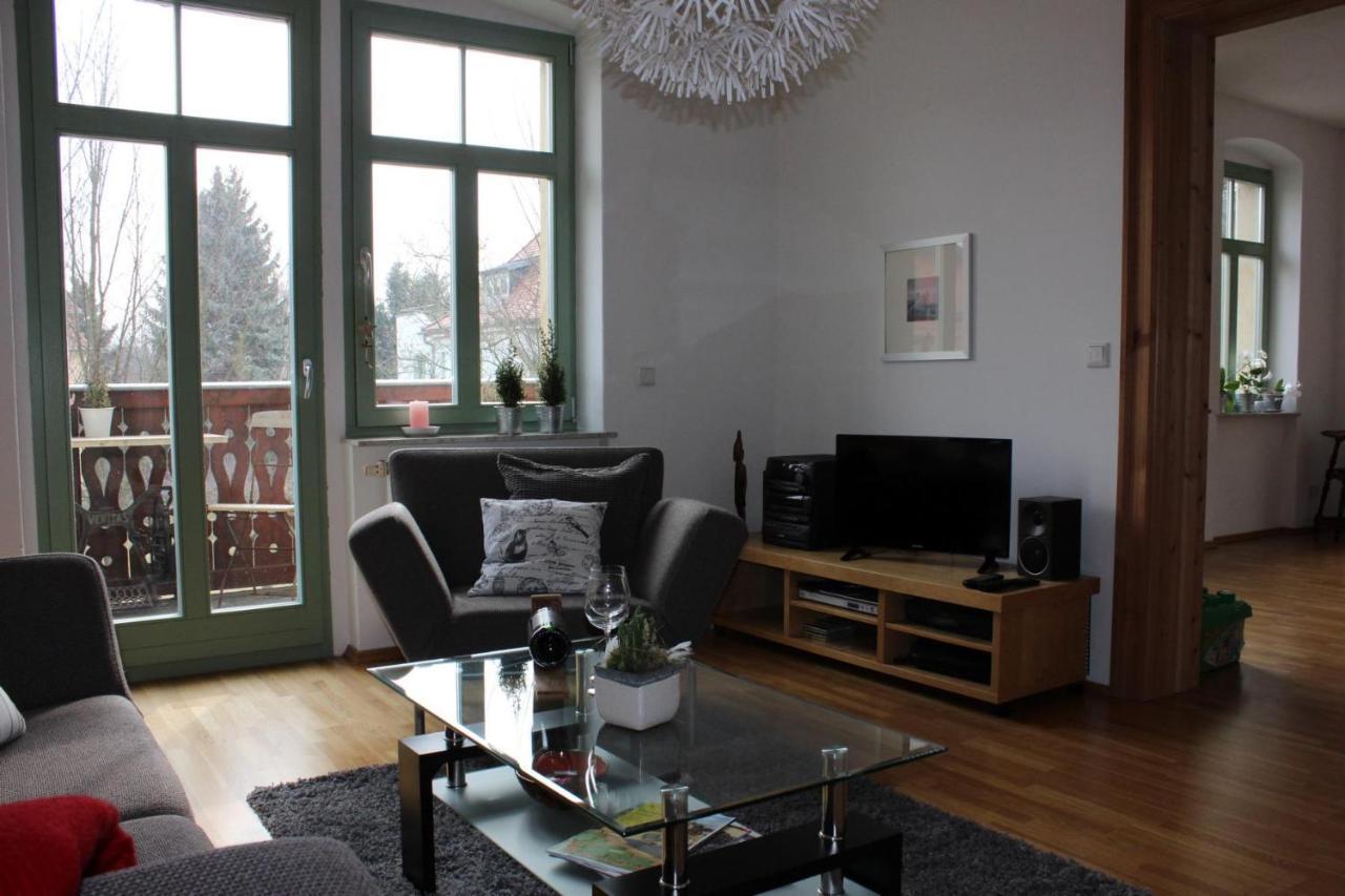 Traumhafte Etagenwohnung In Günderzeitvilla * Dresden
