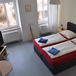 A bed Privatzimmer Dresden - Nichtraucherpension