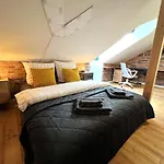 Cozy Apartment Near City Center Dresden By R&L