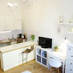 Cosy Apt Nearby Station Neustadt In It-District