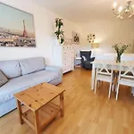 Two Room Apartment In Dresden Neustadt With Balcony