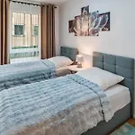 Apartment Am Grossen Garten - Terrasse & Parkplatz -8 Personen