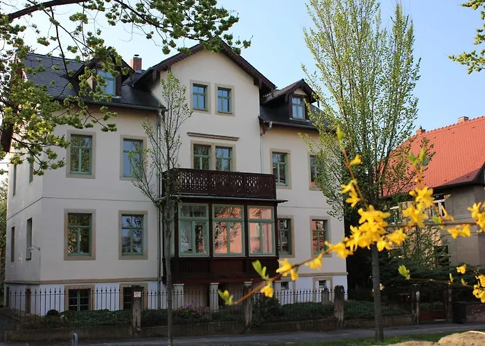 Traumhafte Etagenwohnung In Guenderzeitvilla