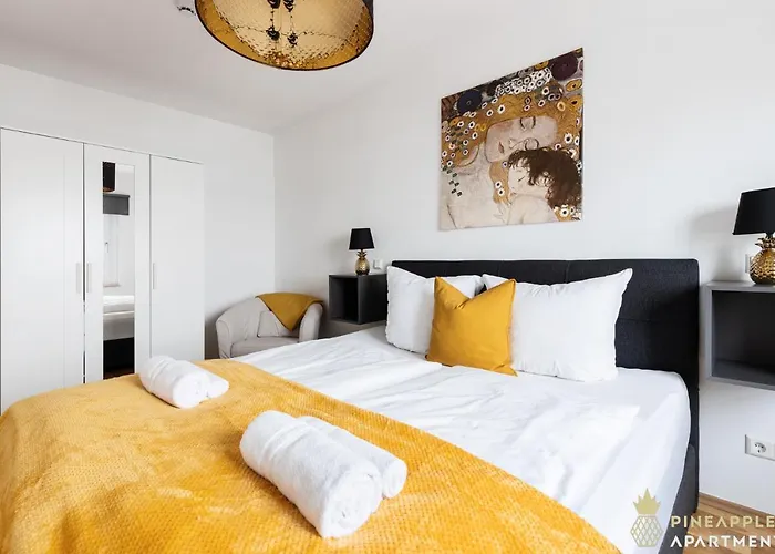 NEW! Pineapple Apartments Dresden Zwinger V